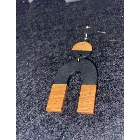 ✨Sutrugs Wooden Fishhook Earrings✨ NIB - Picture 3 of 4
